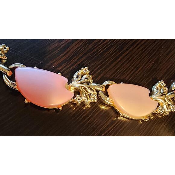 Vintage 1960s Pink Lucite Gold-Toned Necklace - Picture 3 of 3